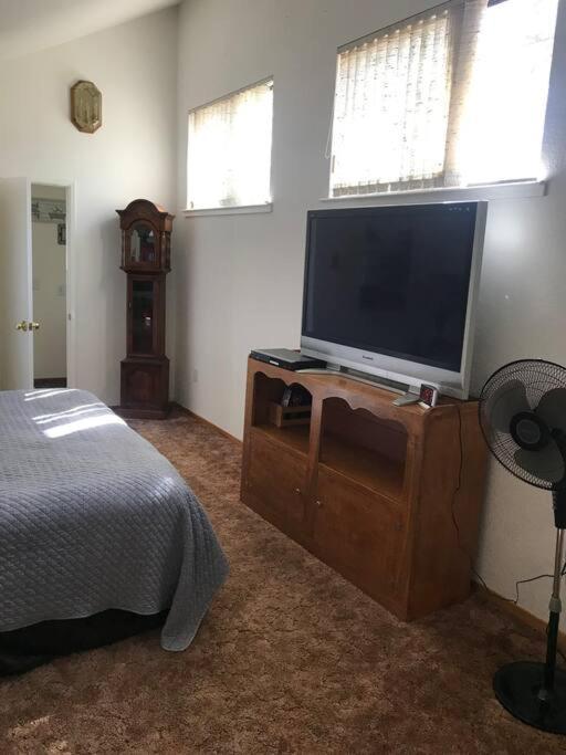 Cheerful 2-Bedroom Cottage Near Eagle Lake 苏珊维尔 外观 照片