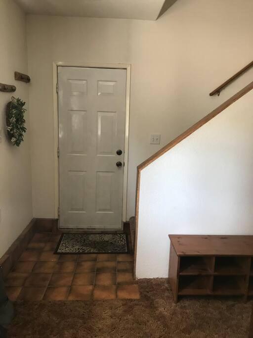 Cheerful 2-Bedroom Cottage Near Eagle Lake 苏珊维尔 外观 照片